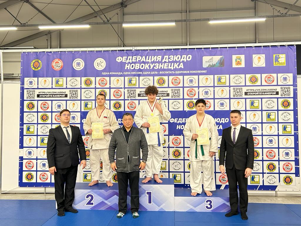 12874130.jpg
